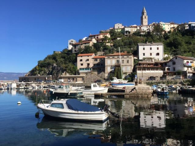 Apartment Arte Vrbnik Esterno foto